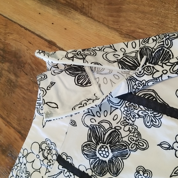 Spring skirt, white with black ribbon detail - Picture 4 of 6